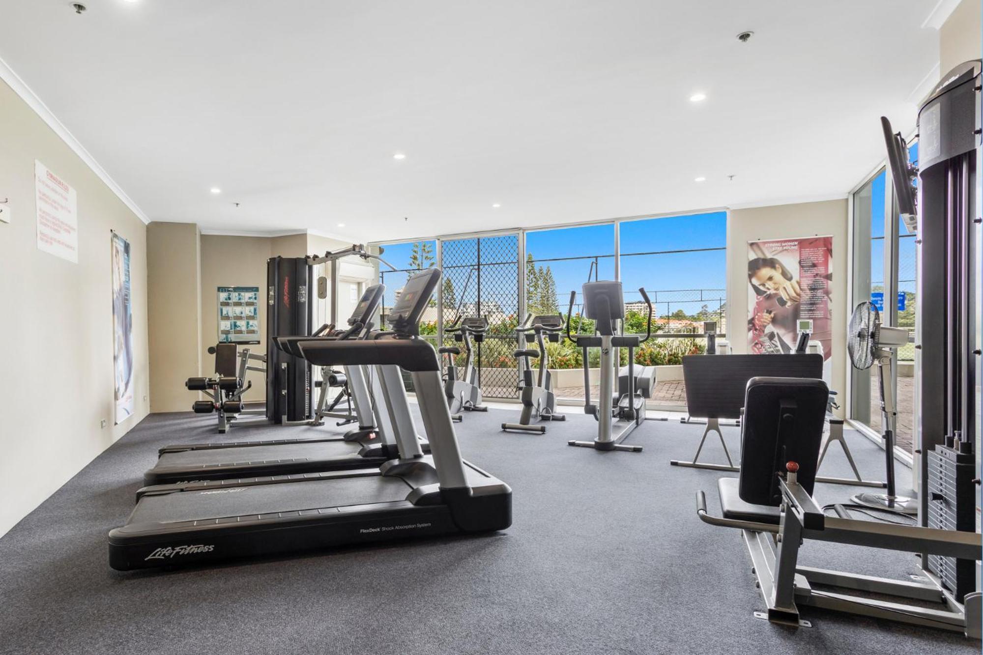 Beachfront 2-bed With Pool, Bbq & Tennis Court Apartment *